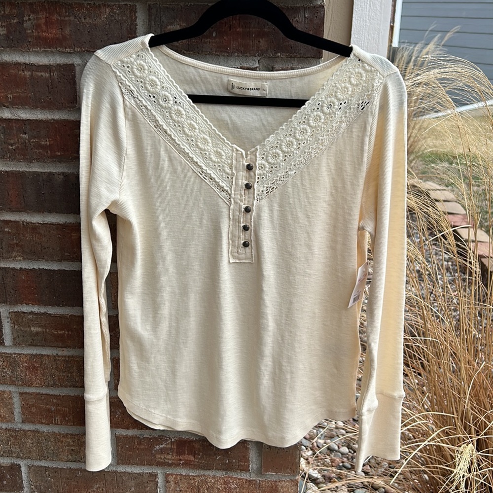 Lucky 🍀 Brand Ladies L Ivory top 1/4 button down & lace detail - Picture 2 of 10